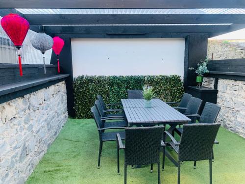 Sligo Villa | Bright 3bed sleeps 9 with secret garden 5min walk to town