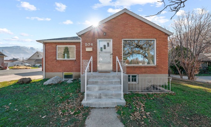 Springville House | Bright and Airy Springville home with 4 bedrooms