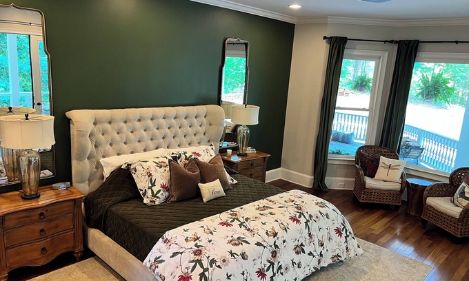 Jasper Bed & Breakfast | Bright and colorful yet serene, the Amberwing Suite is named after The Eastern Amberwing dragonfly. Known for its distinctive amber colored wings, it is frequently spotted dancing along the shores of the property's 5-acre lake.