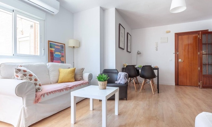 Nervion Apartment | Bright and cozy apartment in Seville. A-C/WIFI