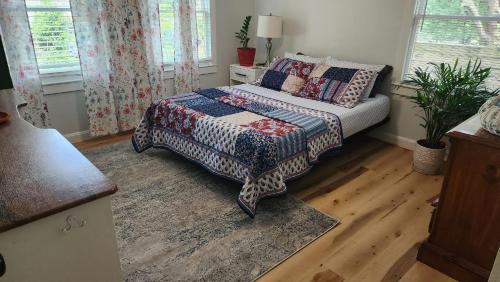 Smyrna House | Bright and Cozy room in a Charming Homestay!