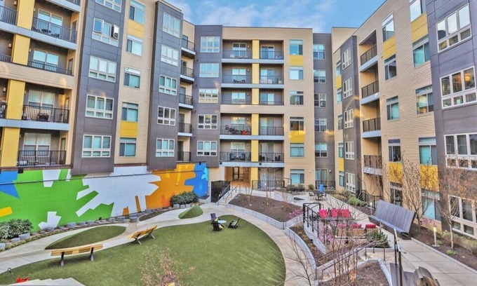 Fairfax Apartment | Bright and Spacious 1BR Fairfax Free Parking