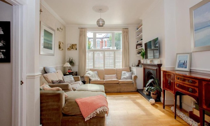 Earlsfield House | Bright and Spacious 5 Bedroom Family Home Near Wimbledon