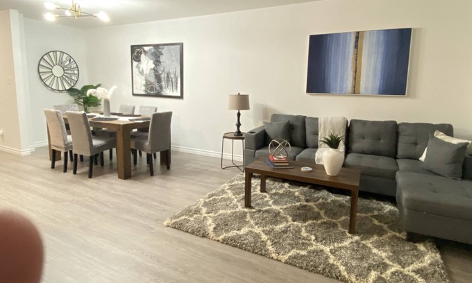 Kitchener House | Bright and Spacious Townhome In Family Neighbourhood