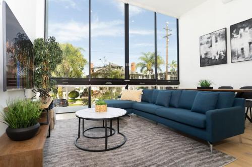Bankers Hill House | Bright and Trendy 2-story Bankers Hill Condo