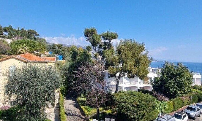 Saint-Jean-Cap-Ferrat Apartment | Bright Appartment, perfect location