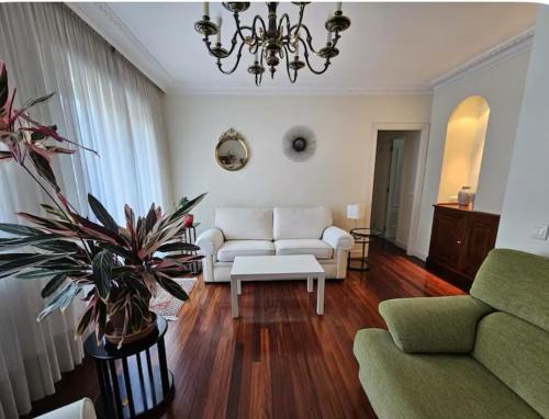 Zurbaran Apartment | Bright apartment in Parque Etxebarria with parking