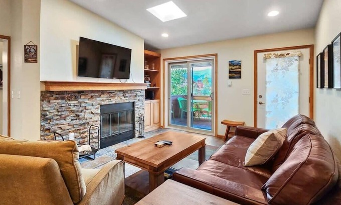 Baldy Mountain Condo | Bright Baldy 2BD - Near Trailheads!