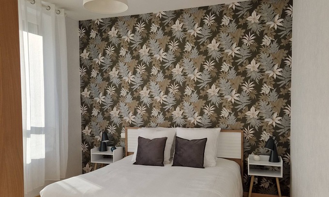 Epinal Apartment | Bright Balneo apartment near train station 2 bedrooms