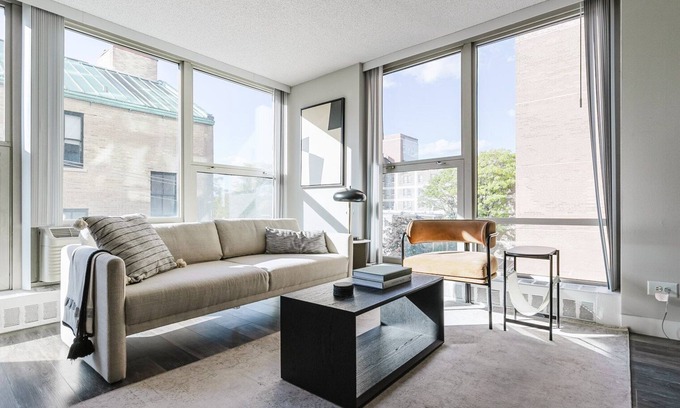 Edgewater Beach Apartment | Bright Edgewater 1BR w/Gym, Deck & Lounge, nr L, by Blueground