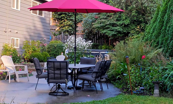 Esperance House | Bright Edmonds Abode w/Patio & Dining Table!