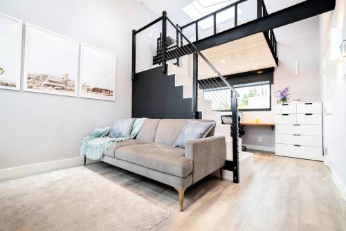 Mar Vista House | Bright European Loft In Venice Beach