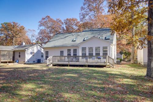 Captain's Cove House | Bright Greenbackville Vacation Home with Game Room