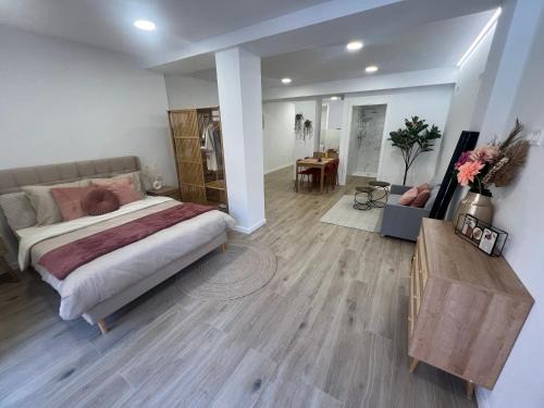 Torrefiel Apartment | Bright & Modern Apartment - Rose y Maya