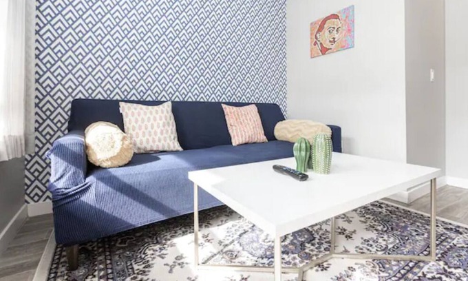 Old Town House | Bright ☀️ Old Town. Parking/WiFi. Cable/Walk to All