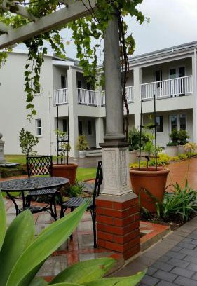 Summerstrand House | Bright on 5th Guest house