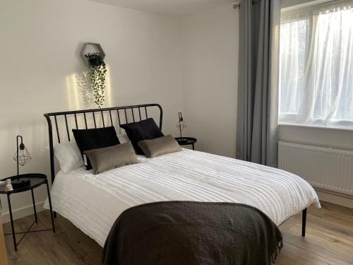 South Woodham Ferrers Apartment | Bright- Self Check-In -Great Area close to South Woodham Ferrers station