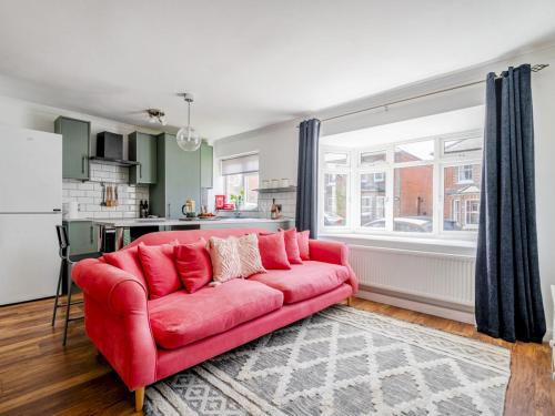 Guildford Apartment | Bright spacious 1Bed wparking Pass the Keys