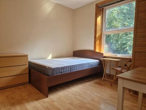 Highgate Apartment | Bright studio apartment Highgate