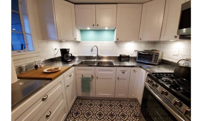 Los Alamos House | Bright & Tasteful Condo Near Lab, 2 BR, Gov Rates