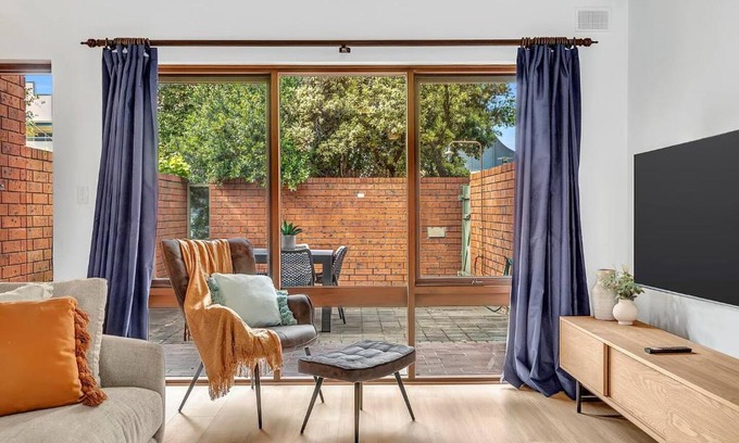 Brighton House | Brightly Beachside - Where Jetty Rd meets the Ocean