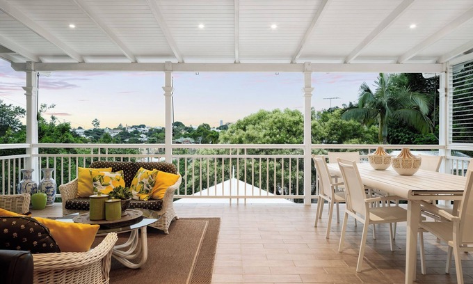 Paddington House | Brisbane Paddington 3-bedroom luxury house. Walk to restaurants, bars & shopping