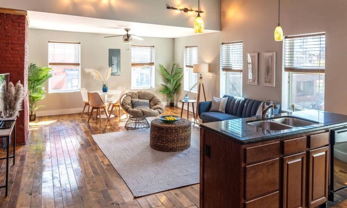 Pendleton Apartment | Broadway Suites - Stunning Downtown Condos