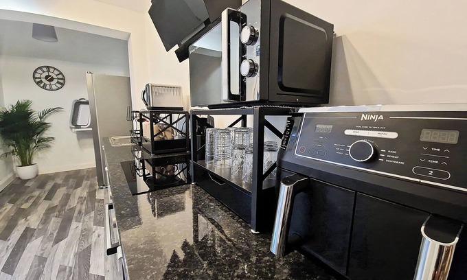Skegby House | Brookdale House by Cyber Living - Modern Stay!