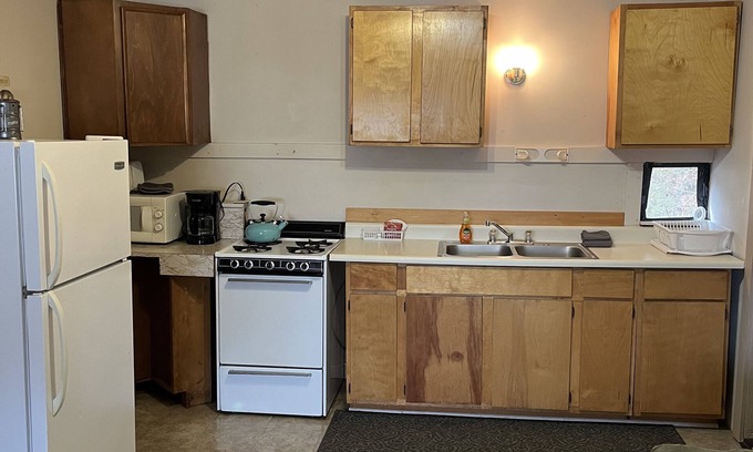 Upper Jay Hotel | Brookside Motor inn