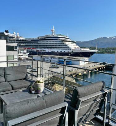 Alesund Apartment | Brosundet Balcony Bliss, EV Garage, Supermarket Next Building