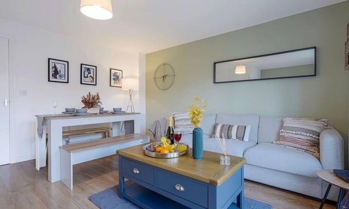 Milton Keynes House | 🌟Broughton House with Parking, Garden & Smart TV🌟