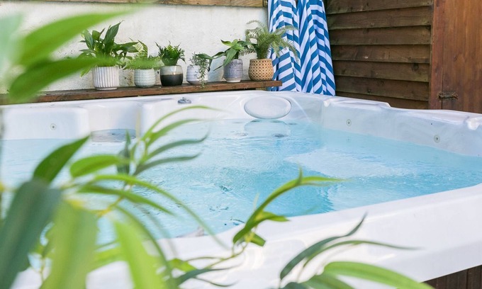 Cemaes Bay Cottage | Bryn Teg - sleeps 10 guests in 5 bedrooms