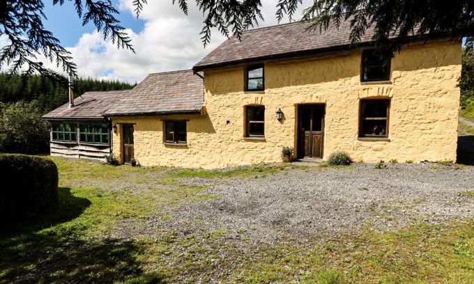 Brechfa House | Bryngolau