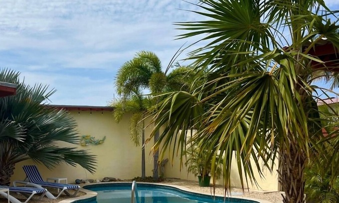 Oranjestad Hotel | Bubali Gardens by Kamerlingh Villa