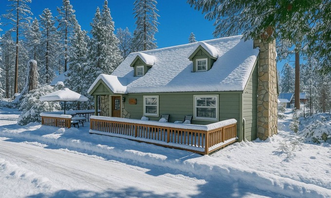 West Village Cabin | Buckeye Bear's Den-AC*-Walking Distance to town