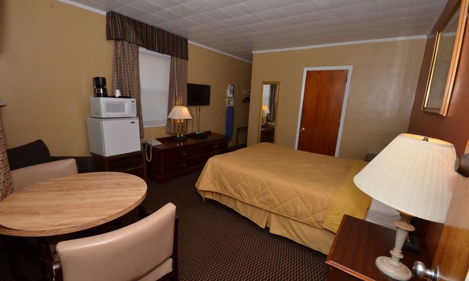 New Berlinville Hotel | Budget Host Mel-Dor Motel