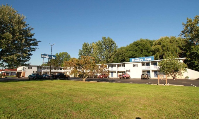 Bayberry Hotel | Budget Inn - Syracuse Airport