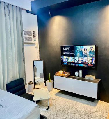 Cagayan de Oro Apartment | Budget Monochrome FREE Wifi, Netflix and Pool - Studio Type Condo in Mesaverte Residences