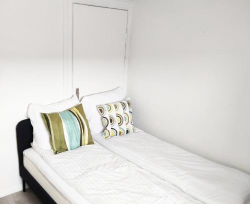 Hjørring Apartment | Budget room 5 in a central location with free parking