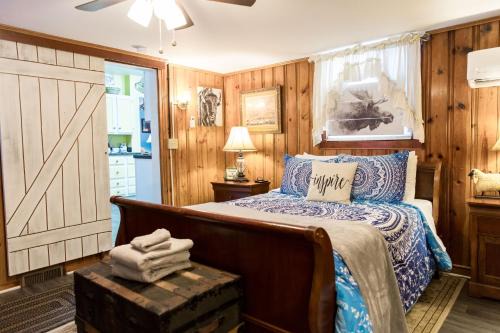 Spottswood House | Buffalo Bend 3 BR near Lexington - Hot Tub