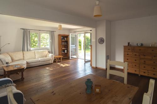 Golcuv Jenikov House | Bungalov u řeky a lesa