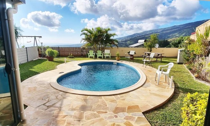 Sainte-Clotilde House | Bungalow des pensées piscine chauffée 28°