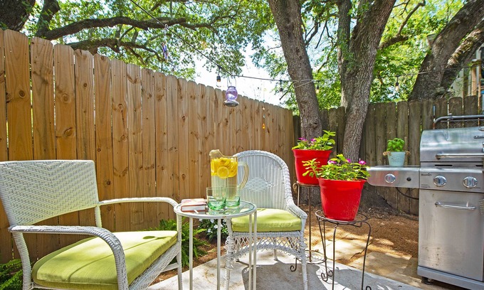 Kemah Cottage | Bungalow in Lakeside Community