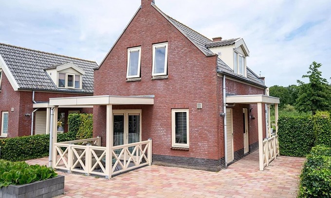 Municipality of Nissewaard House | Bungalow in Zuytland Buiten with Fishing Platform