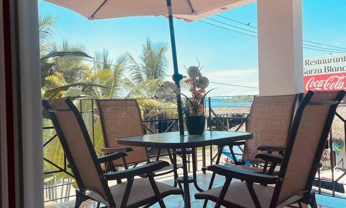 San Blas Bed & Breakfast | Bungalows Garza Blanca a Pie de Playa
