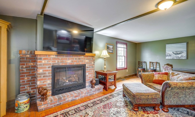 Buskirk House | Buskirk Vacation Rental w/Deck & Putting Green!