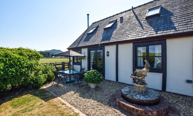 Meifod House | Bwthyn Efyrnwy - Two Bedroom House, Sleeps 4