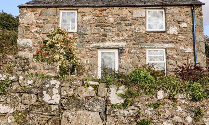 Llanfair House | BWTHYN NAIN, pet friendly, character holiday cottage in Harlech