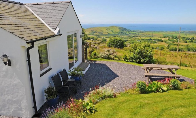 Llanllyfni House | Bwthyn Plas Hafod Cottage