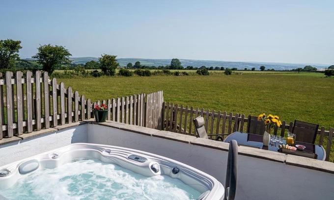 Cardigan House | Bwthyn y Ddol - a cottage with stunning views